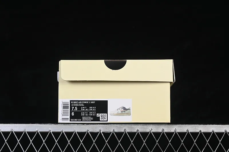 All categories Nk Air Force 1 Air Force series Nk Air Force 1 Low Nike Air Force 1'07 Low "Mint Doodle" Hand-painted graffiti Lime stains Air Force 1 low-top casual sneakers DZ1382-121